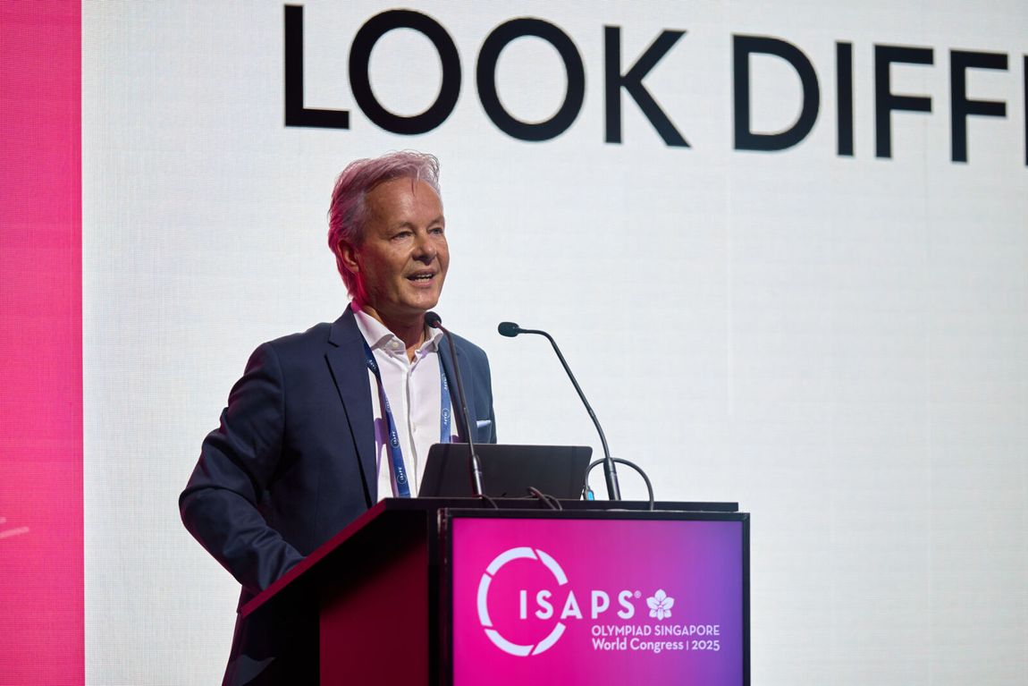 Speaker at the podium during a world congress